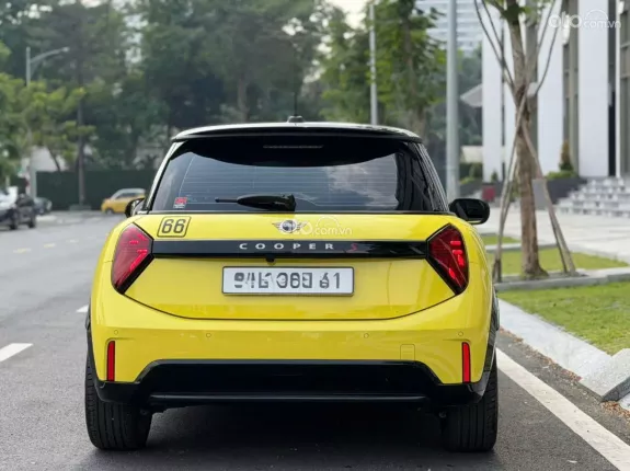 Mini Cooper S 3 cửa 2024 - Màu vàng nổi bật, nội thất xanh độc đáo
