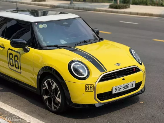 Mini Cooper S 3 cửa 2024 - Màu vàng nổi bật, nội thất xanh độc đáo