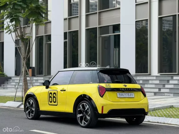 Mini Cooper S 3 cửa 2024 - Màu vàng nổi bật, nội thất xanh độc đáo