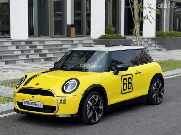 Mini Cooper S 3 cửa 2024 - Màu vàng nổi bật, nội thất xanh độc đáo