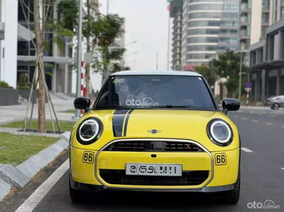 Mini Cooper S 3 cửa 2024 - Màu vàng nổi bật, nội thất xanh độc đáo