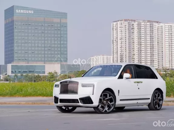 Rolls-Royce Cullinan Black Badge 2025 - Mới tinh đã ra biển giá hợp lý