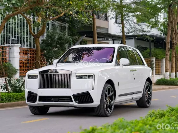 Rolls-Royce Cullinan Black Badge 2025 - Mới tinh đã ra biển giá hợp lý