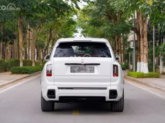 Rolls-Royce Cullinan Black Badge 2025 - Mới tinh đã ra biển giá hợp lý