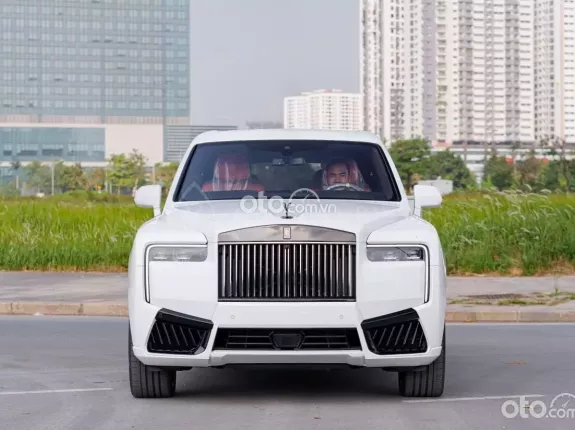 Rolls-Royce Cullinan Black Badge 2025 - Mới tinh đã ra biển giá hợp lý