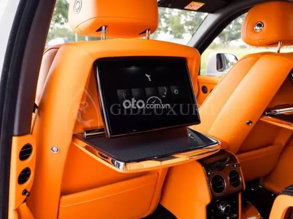 Rolls-Royce Cullinan Black Badge 2025 - Mới tinh đã ra biển giá hợp lý