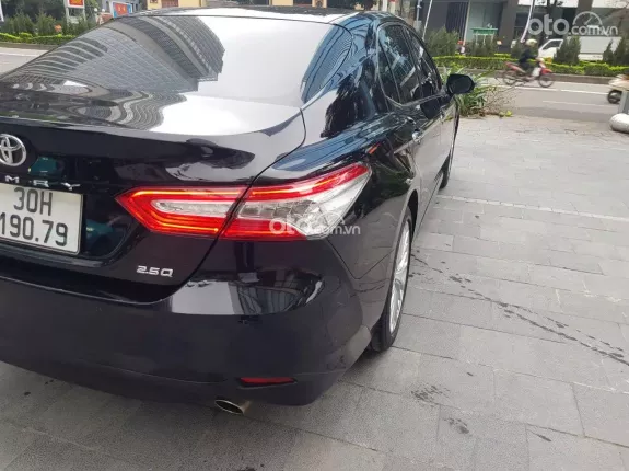 Toyota Camry 2.5Q 2021 - Xe đẹp đủ hồ sơ, giá tốt sang tên ngay