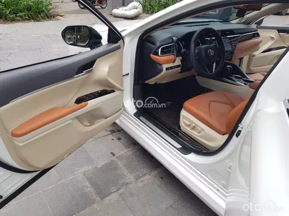 Toyota Camry 2.5Q 2020 - Chủ đi giữ gìn, xe cực đẹp