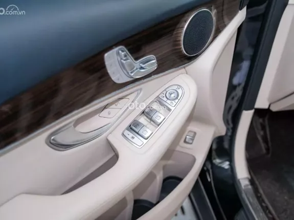 Mercedes-Benz GLC 200 4Matic 2021 - Tên cá nhân một chủ từ đầu