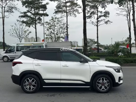 Kia Seltos 1.4 Deluxe 2021 - Chạy 4 vạn, lốp theo xe, đã lên rất nhiều đồ chơi