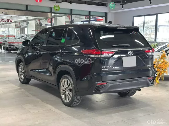 Toyota Innova Cross Hybrid 2025 - Mới 99%