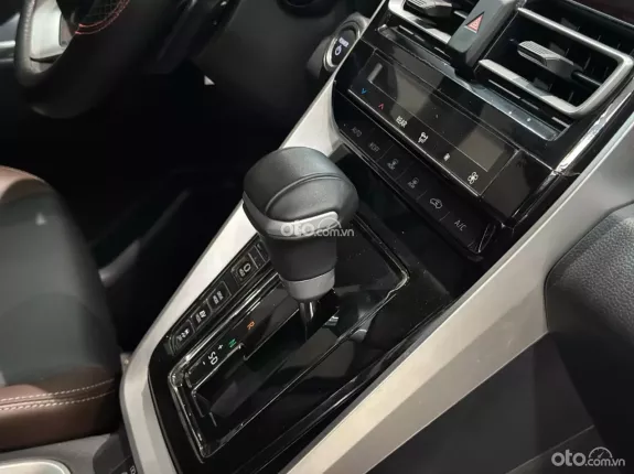 Toyota Innova Cross Hybrid 2025 - Mới 99%