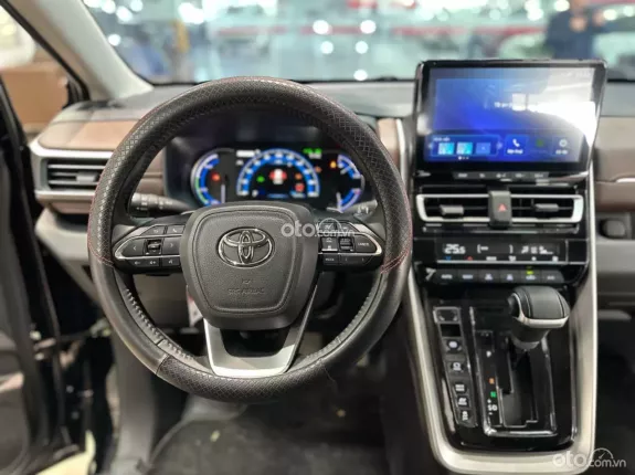 Toyota Innova Cross Hybrid 2025 - Mới 99%
