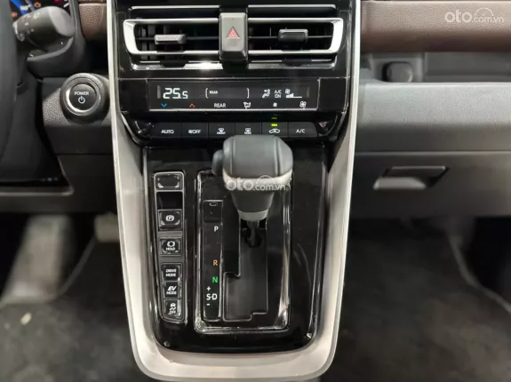 Toyota Innova Cross Hybrid 2025 - Mới 99%