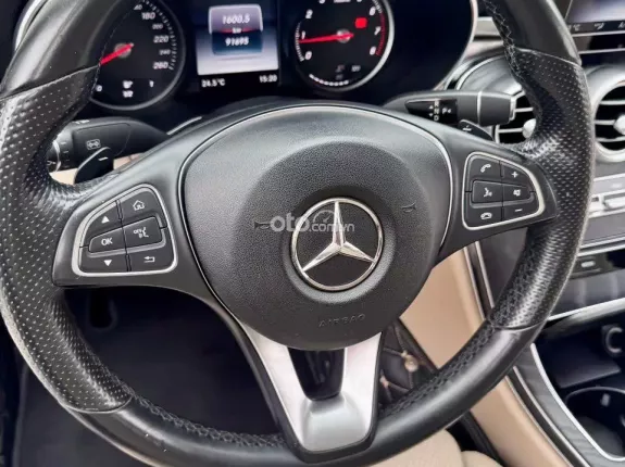 Mercedes-Benz C200 2.0 AT 2016 - Xe 1 chủ, màu đen nội thất kem sang trọng