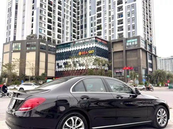 Mercedes-Benz C200 2.0 AT 2016 - Xe 1 chủ, màu đen nội thất kem sang trọng