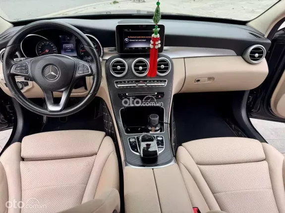 Mercedes-Benz C200 2.0 AT 2016 - Xe 1 chủ, màu đen nội thất kem sang trọng