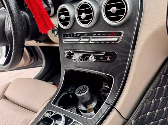 Mercedes-Benz C200 2.0 AT 2016 - Xe 1 chủ, màu đen nội thất kem sang trọng