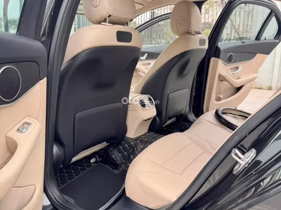 Mercedes-Benz C200 2.0 AT 2016 - Xe 1 chủ, màu đen nội thất kem sang trọng