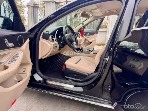 Mercedes-Benz C200 2.0 AT 2016 - Xe 1 chủ, màu đen nội thất kem sang trọng