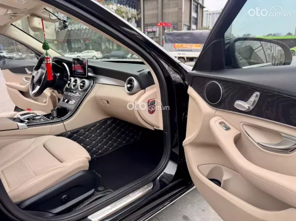 Mercedes-Benz C200 2.0 AT 2016 - Xe 1 chủ, màu đen nội thất kem sang trọng