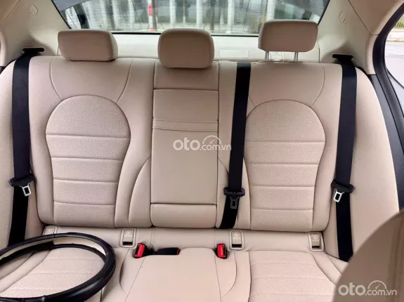 Mercedes-Benz C200 2.0 AT 2016 - Xe 1 chủ, màu đen nội thất kem sang trọng