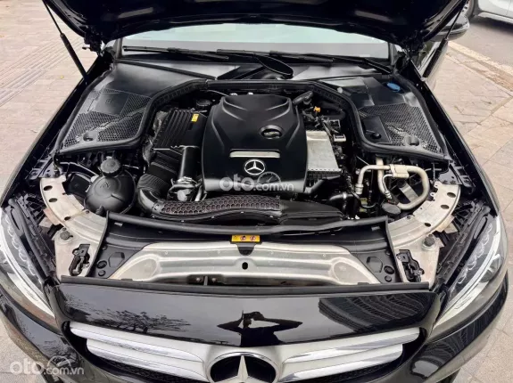 Mercedes-Benz C200 2.0 AT 2016 - Xe 1 chủ, màu đen nội thất kem sang trọng