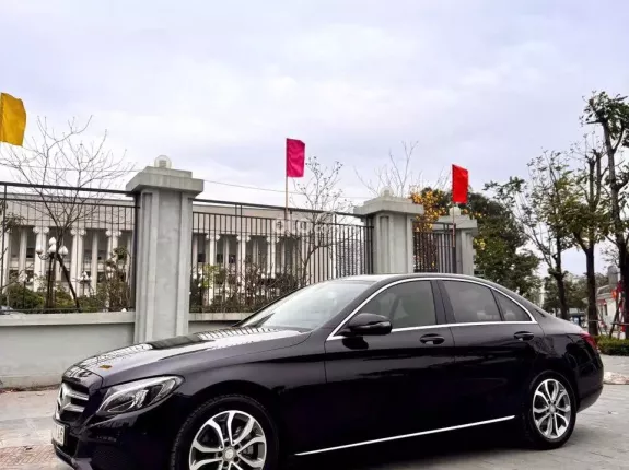 Mercedes-Benz C200 2.0 AT 2016 - Xe 1 chủ, màu đen nội thất kem sang trọng