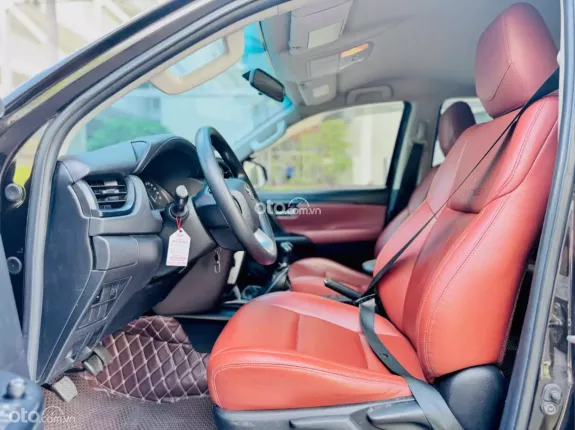 Toyota Fortuner 2.4 MT 4x2 2019 - Máy dầu cực êm, Nhập khẩu
