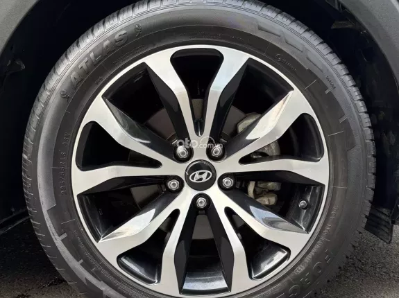 Hyundai Tucson 2.0 Tiêu chuẩn 2018 - SUV 5 chỗ gầm cao, Máy xăng số tự động