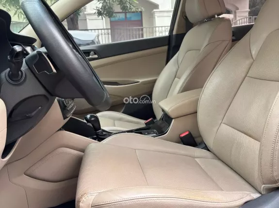Hyundai Tucson 2.0 Tiêu chuẩn 2018 - SUV 5 chỗ gầm cao, Máy xăng số tự động