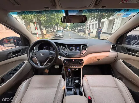 Hyundai Tucson 2.0 Tiêu chuẩn 2018 - SUV 5 chỗ gầm cao, Máy xăng số tự động