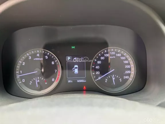 Hyundai Tucson 2.0 Tiêu chuẩn 2018 - SUV 5 chỗ gầm cao, Máy xăng số tự động