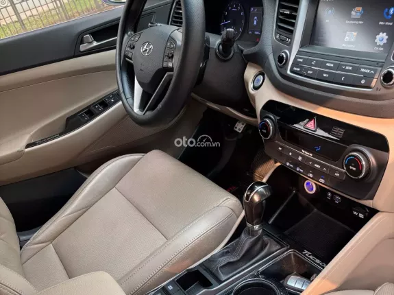 Hyundai Tucson 2.0 Tiêu chuẩn 2018 - SUV 5 chỗ gầm cao, Máy xăng số tự động