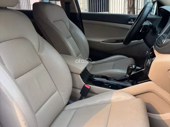 Hyundai Tucson 2.0 Tiêu chuẩn 2018 - SUV 5 chỗ gầm cao, Máy xăng số tự động