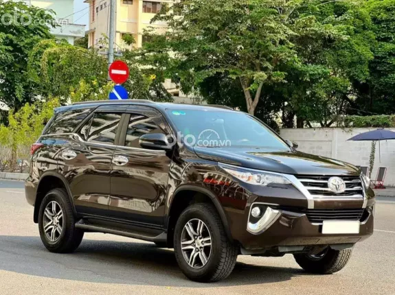 Toyota Fortuner 2.4 MT 4x2 2019 - Máy dầu cực êm, Nhập khẩu