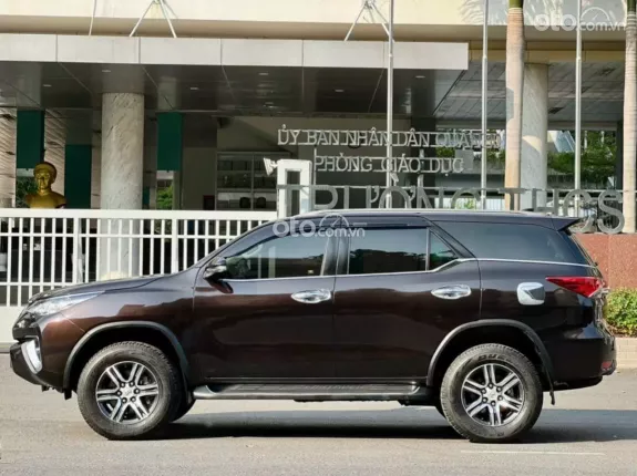 Toyota Fortuner 2.4 MT 4x2 2019 - Máy dầu cực êm, Nhập khẩu