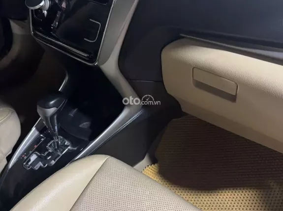 Toyota Vios 1.5G AT 2019 - Xe màu bạc bản full