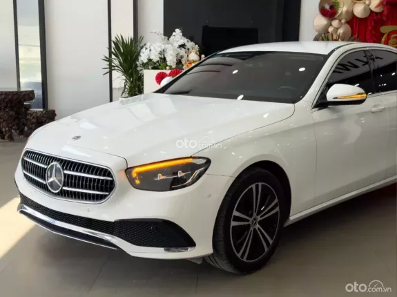 Mercedes-Benz E180 V1 2022 - Mercedes E180 V1 2022 lướt nhẹ cực đẹp