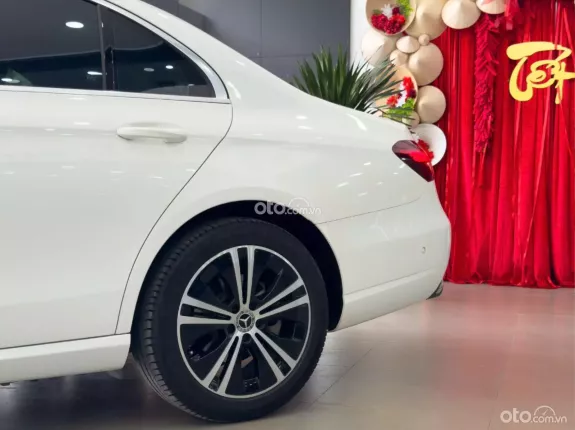 Mercedes-Benz E180 V1 2022 - Mercedes E180 V1 2022 lướt nhẹ cực đẹp
