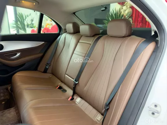 Mercedes-Benz E180 V1 2022 - Mercedes E180 V1 2022 lướt nhẹ cực đẹp