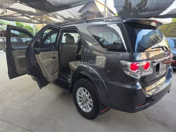 Toyota Fortuner 2.7 V 4X2 AT 2014 - SUV 7 chỗ gầm cao giá cực tốt chỉ 399 triệu