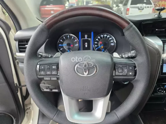 Toyota Fortuner 2.7 V 4X2 AT 2017 - Xe gia đình sử dụng kỹ, bảo dưỡng đầy đủ