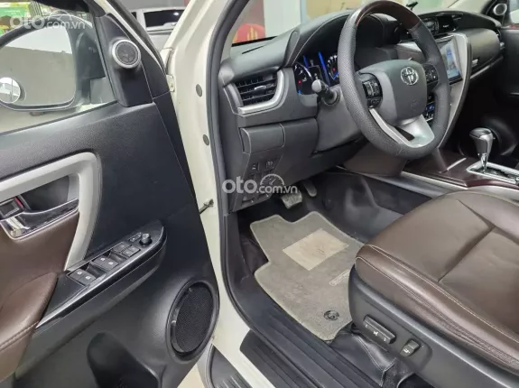 Toyota Fortuner 2.7 V 4X2 AT 2017 - Xe gia đình sử dụng kỹ, bảo dưỡng đầy đủ