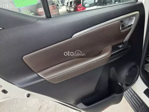 Toyota Fortuner 2.7 V 4X2 AT 2017 - Xe gia đình sử dụng kỹ, bảo dưỡng đầy đủ
