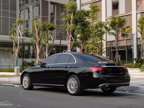 Mercedes-Benz E200 Exclusive 2021 - MODEL 2022