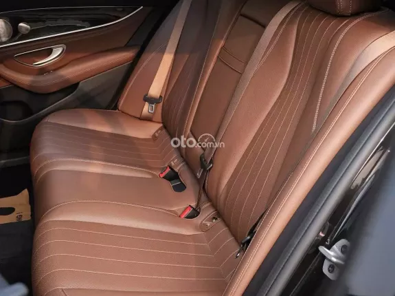 Mercedes-Benz E200 Exclusive 2021 - MODEL 2022