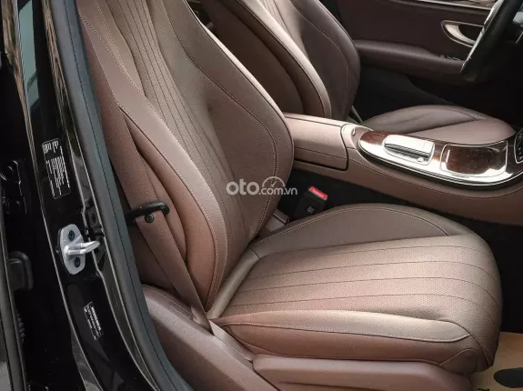 Mercedes-Benz E200 Exclusive 2021 - MODEL 2022