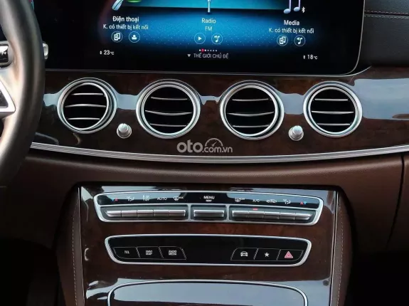 Mercedes-Benz E200 Exclusive 2021 - MODEL 2022