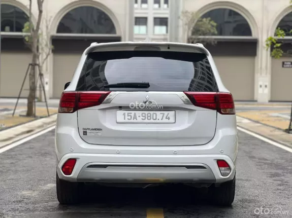 Mitsubishi Outlander 2.0 CVT 2023 - Xe đẹp bảo dưỡng hãng đầy đủ